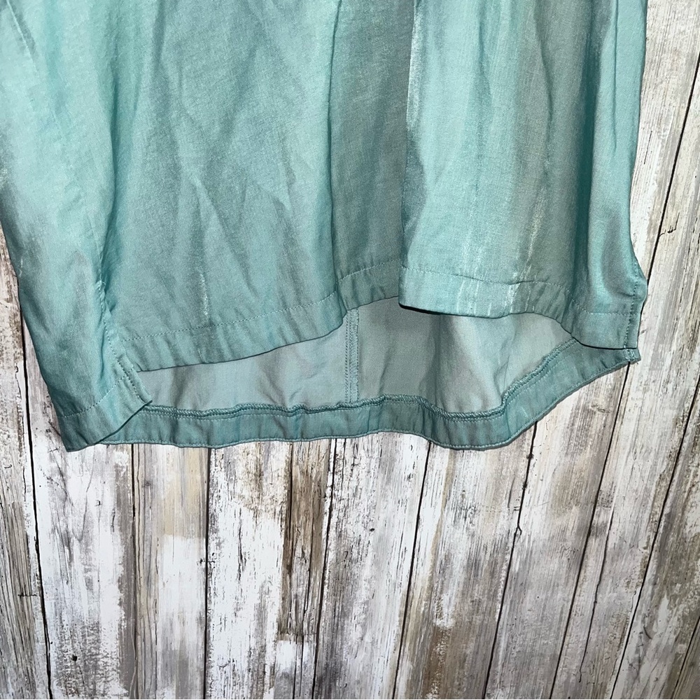 Entro Sea Green/Blue Button Back Oversized Blouse - Picture 2 of 4